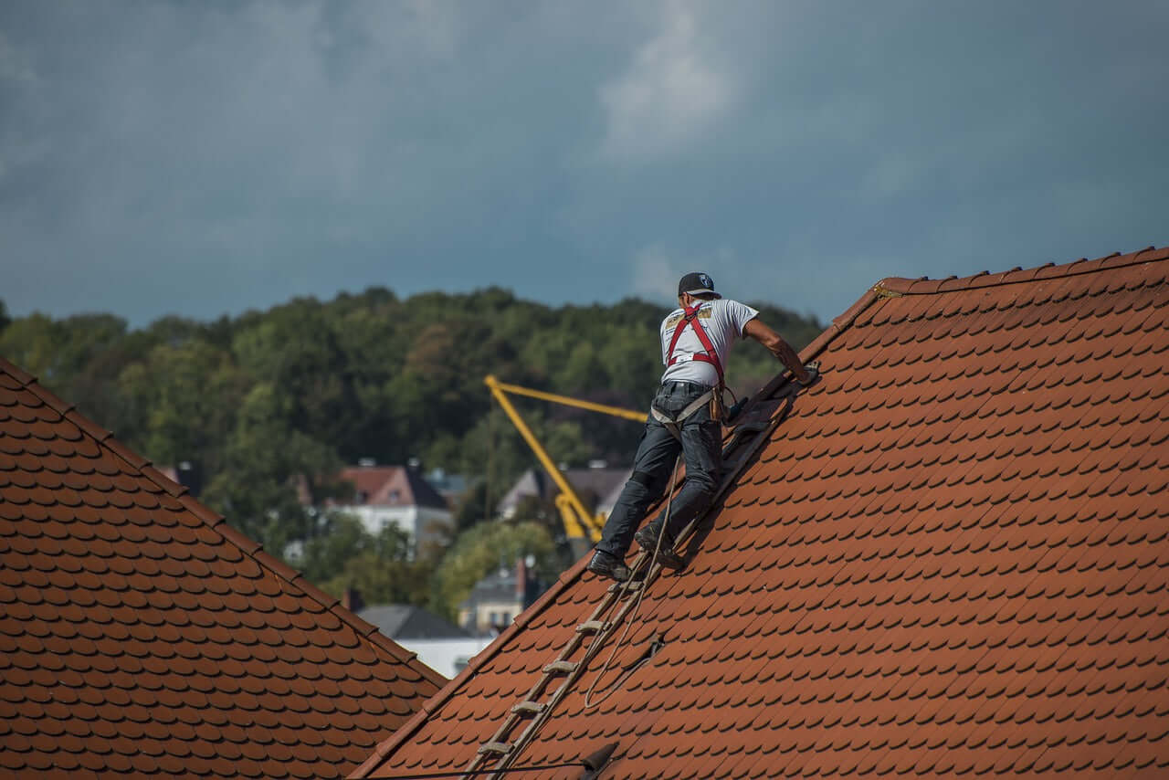 Boost Your Roofing Business: Essential Online Marketing Tips for Small Companies